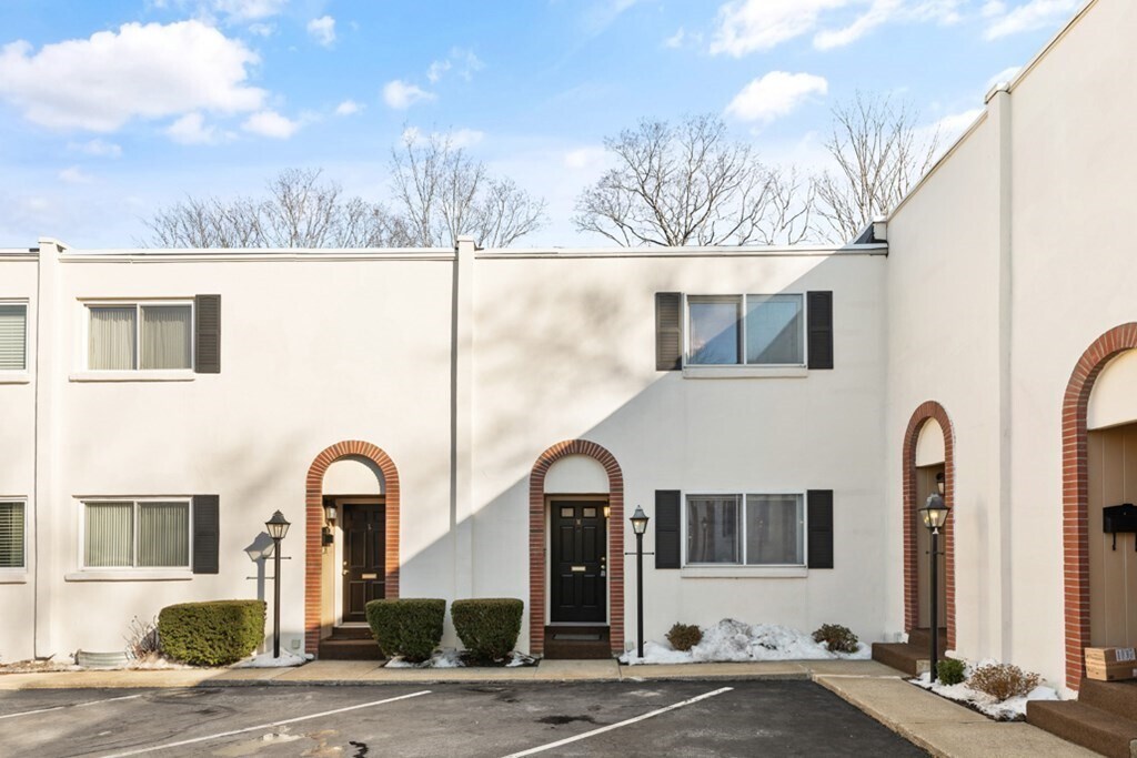 1 Charles St in Reading, MA - Building Photo