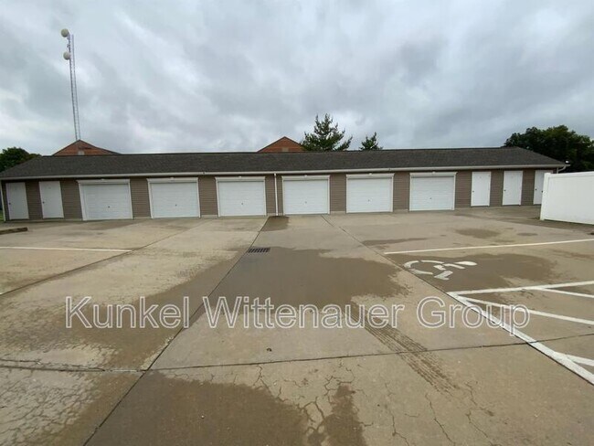 700-704 Fountain View Dr in Mascoutah, IL - Building Photo - Building Photo
