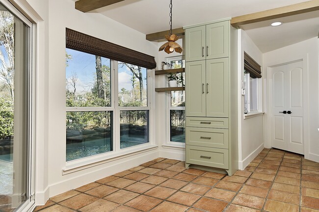 property at 15 Crinkleroot Ct