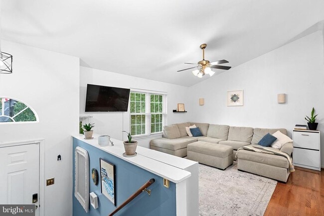 7390 Lake Dr in Manassas, VA - Foto de edificio - Building Photo