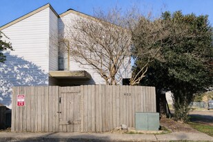 403 Fox Run Ave in Lafayette, LA - Building Photo