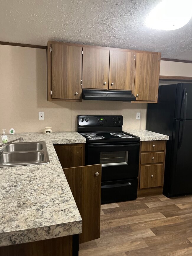 811 Pointview Ct in Paintsville, KY - Foto de edificio - Building Photo