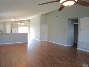 386 Mizzen Ln in Pensacola, FL - Foto de edificio - Building Photo