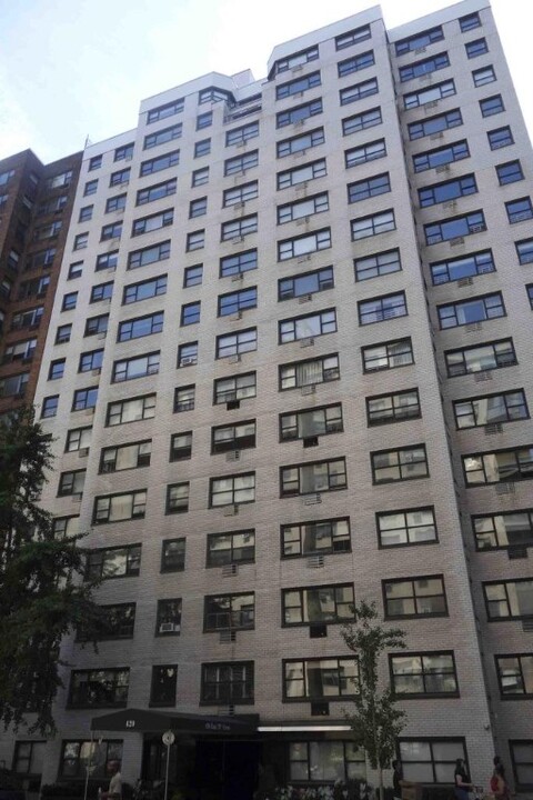 420 E 79th St in New York, NY - Building Photo