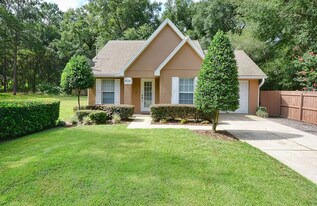 25024 Quaker Ridge Ave in Sorrento, FL - Building Photo