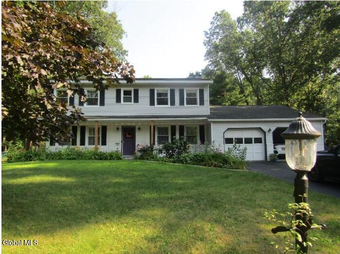 9 Augusta Ct in Clifton Park, NY - Building Photo