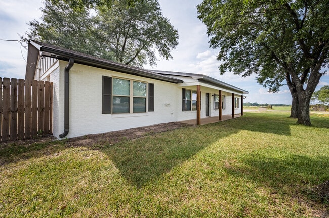13338 County Rd 2175 in Whitehouse, TX - Foto de edificio - Building Photo