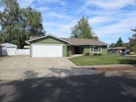 2085 Manzanita St NE in Keizer, OR - Building Photo