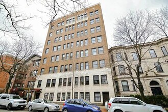 827 W Lakeside Pl, Unit 502 in Chicago, IL - Building Photo - Building Photo