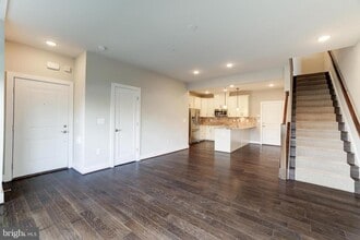 44752 Tiverton Sq in Ashburn, VA - Building Photo - Building Photo