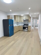 39-58 58th St in Queens, NY - Building Photo - Building Photo