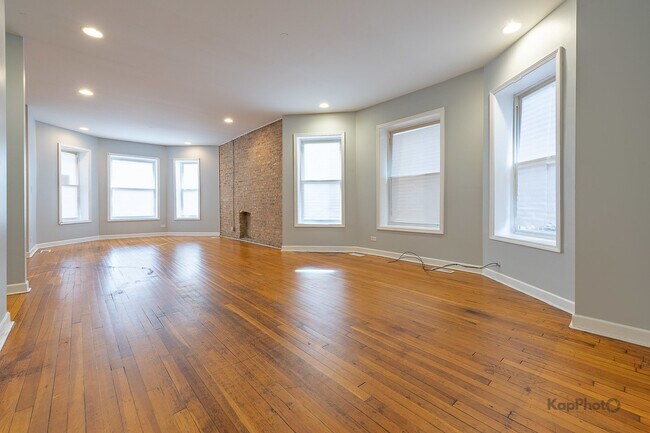 7750 S Saginaw Ave in Chicago, IL - Building Photo - Building Photo