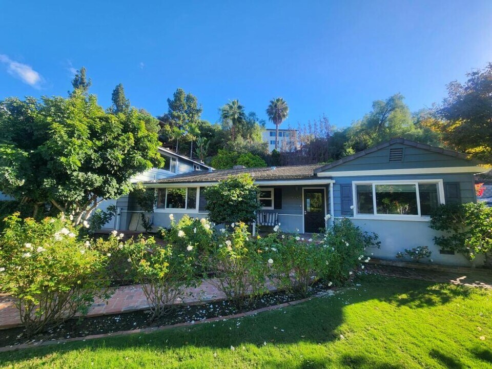 9345 Golondrina Dr in La Mesa, CA - Building Photo