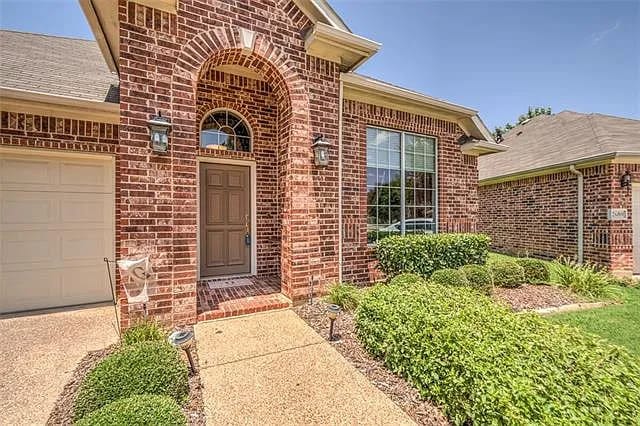 2684 Britany Cir in Bedford, TX - Foto de edificio - Building Photo