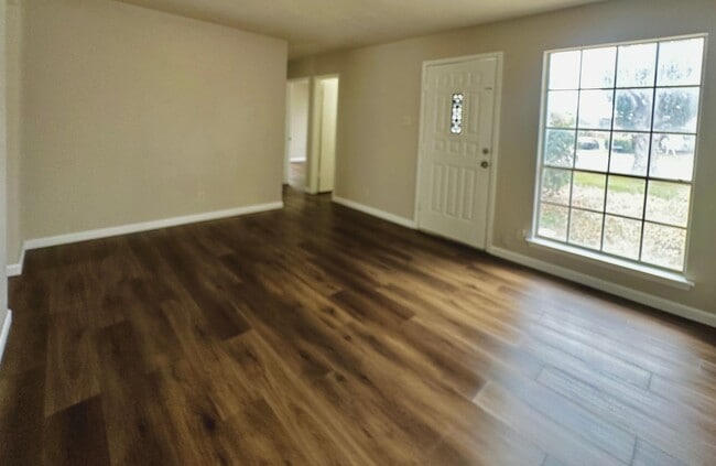 5055 Binz Engleman Rd in San Antonio, TX - Building Photo - Building Photo