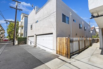 11964 Mayfield Ave in Los Angeles, CA - Building Photo - Building Photo