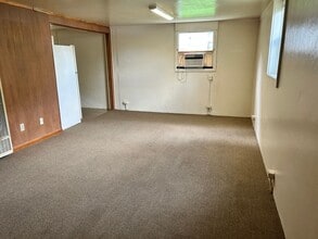 301 E Grandview Dr in Junction City, KS - Building Photo - Building Photo