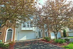 8705 Lost Valley Dr in Mars, PA - Building Photo