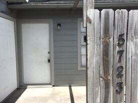 5723 Crestmore Dr in Corpus Christi, TX - Building Photo