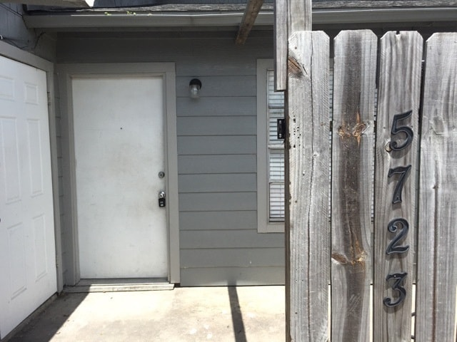 property at 5723 Crestmore Dr