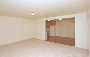 Twin Pines Manor Apartments in Sunnyvale, CA - Building Photo - Interior Photo