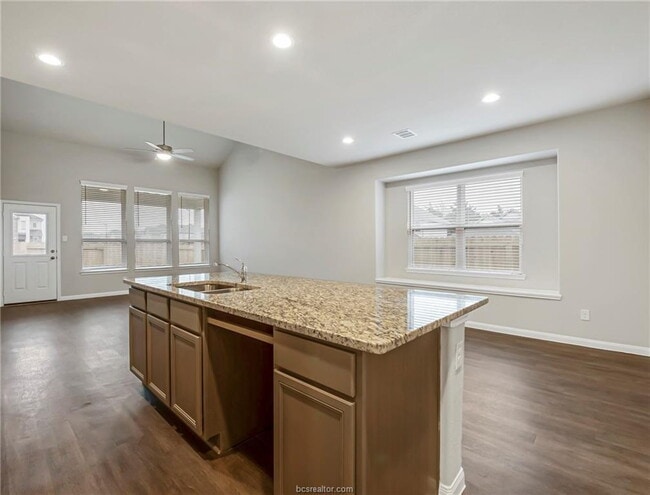 4717 Los Pines Way in Bryan, TX - Building Photo - Building Photo