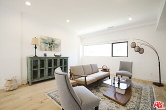 860 S Wilton Pl in Los Angeles, CA - Building Photo - Building Photo