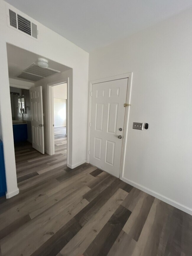 4655 Gold Dust Ave, Unit #109 in Las Vegas, NV - Building Photo - Building Photo