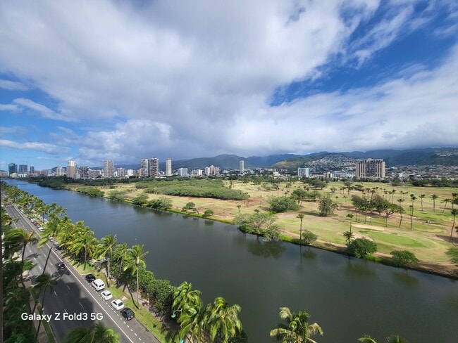 320 Lili?uokalani Ave in Honolulu, HI - Building Photo - Building Photo