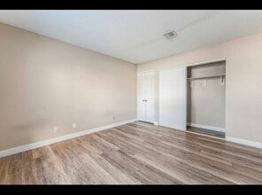 5264 Child Ct, Unit 88 in Las Vegas, NV - Foto de edificio - Building Photo