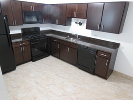 1331 E Ports O Call Dr in Palatine, IL - Building Photo