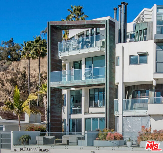 270 Palisades Beach Rd in Santa Monica, CA - Building Photo - Building Photo