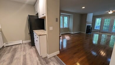 1465 Hooksett Rd in Hooksett, NH - Building Photo - Building Photo