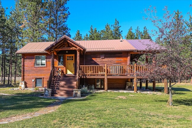 886 Garrison Dr in Eureka, MT - Building Photo - Building Photo