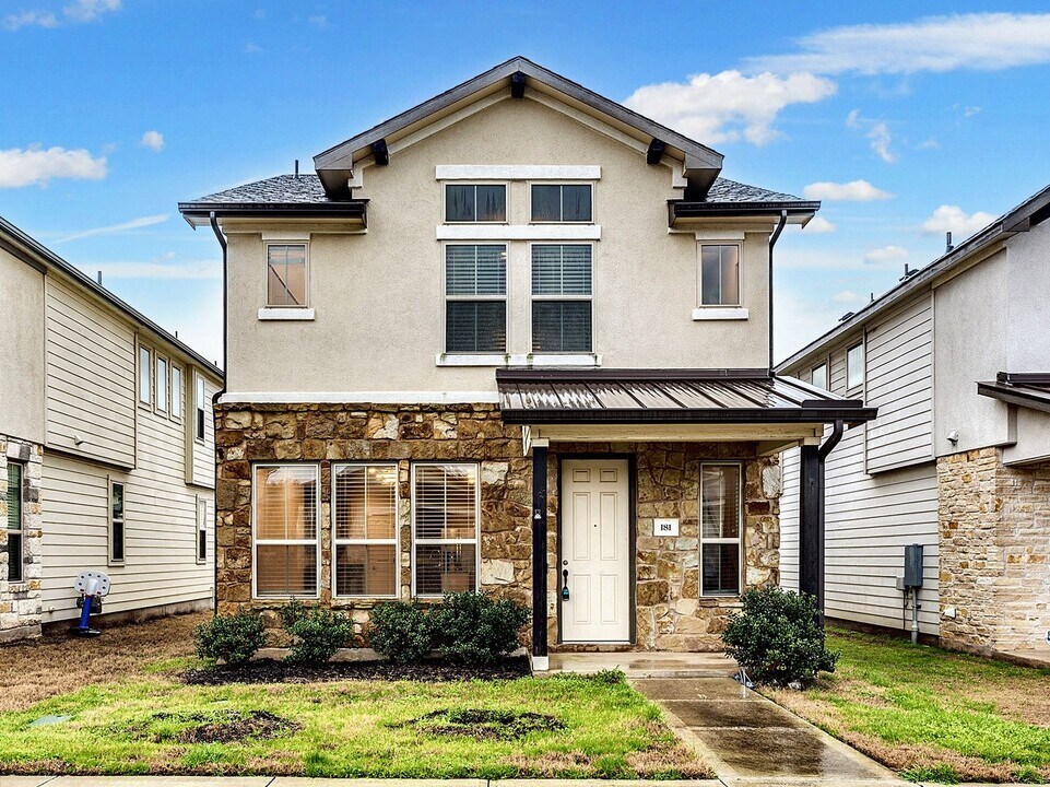 181 Iron Rail Rd in Dripping Springs, TX - Building Photo