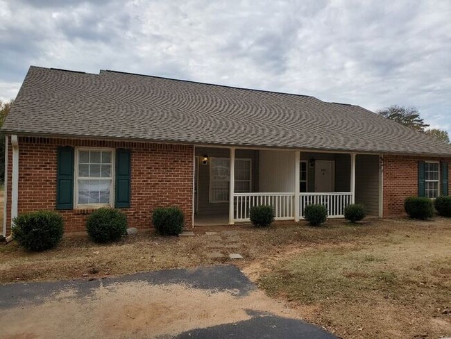 1010 Wildwood Ln in Spartanburg, SC - Building Photo - Building Photo