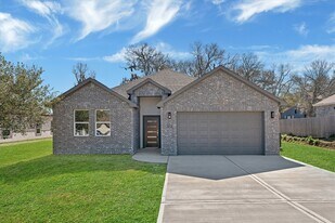939 Lake View Dr in Montgomery, TX - Building Photo