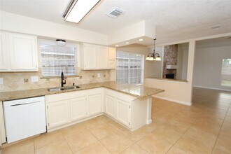 2731 Colony Dr in Sugar Land, TX - Building Photo - Building Photo