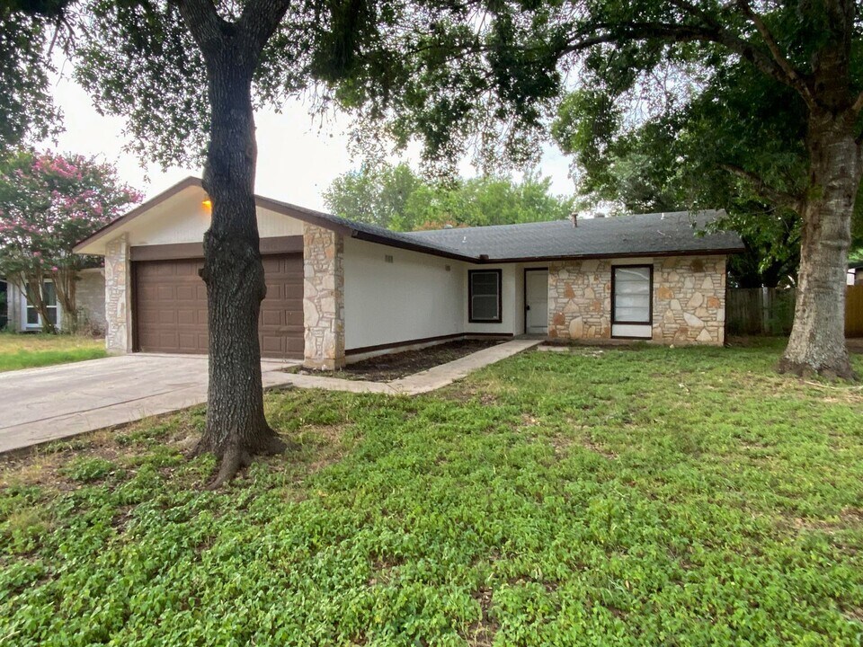 7026 Spring Leaf in San Antonio, TX - Building Photo