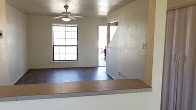 1106 Shanarae Cir, Unit B in Killeen, TX - Foto de edificio - Building Photo