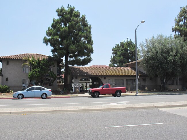 Rancho La Mirada Apartments in Whittier, CA - Foto de edificio - Building Photo