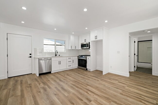 4723 Albury Ave in Lakewood, CA - Building Photo - Building Photo