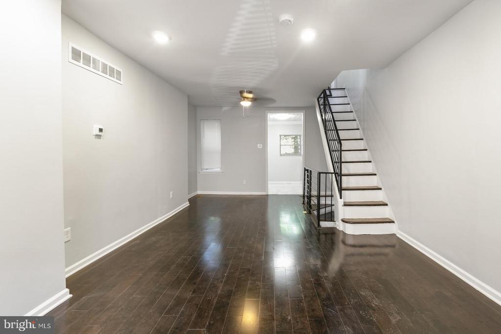 1921 S Norwood St in Philadelphia, PA - Building Photo