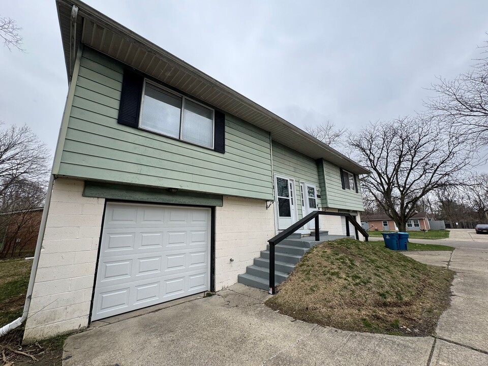 3545-3545 Golden Meadows Ct in Dayton, OH - Foto de edificio