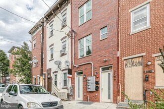 2105 N 8th St-Unit -3 in Philadelphia, PA - Building Photo - Building Photo