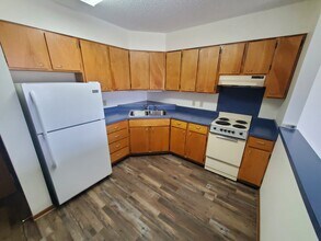 509 Goose Island Dr in Decorah, IA - Building Photo - Building Photo