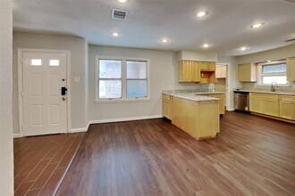 14318 Ella Lee Ln in Houston, TX - Building Photo - Building Photo