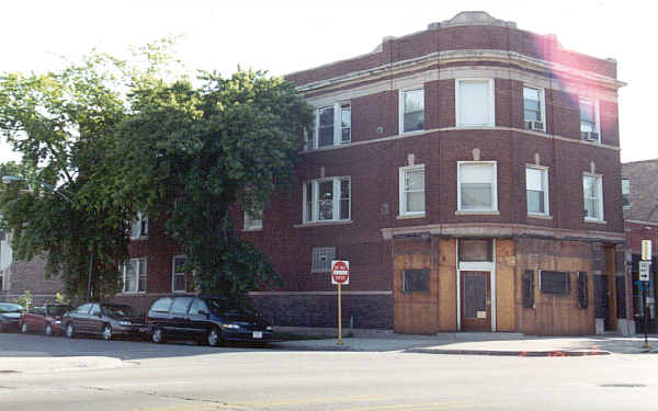 3240 W Fullerton Ave in Chicago, IL - Building Photo