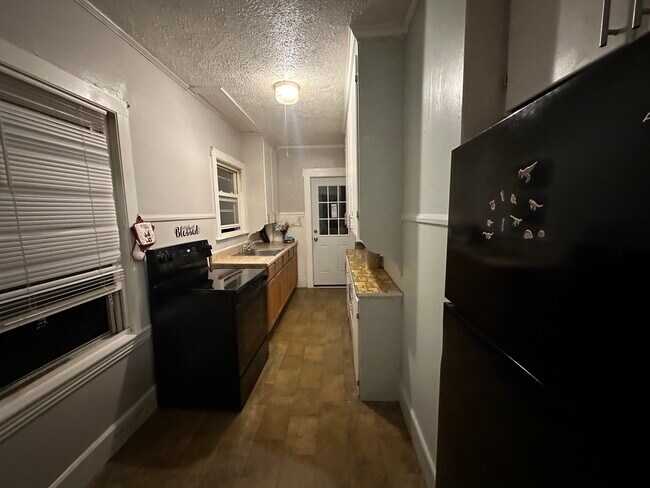 8 Prescott St, Unit 2 bedroom apt lewiston in Lewiston, ME - Building Photo - Building Photo