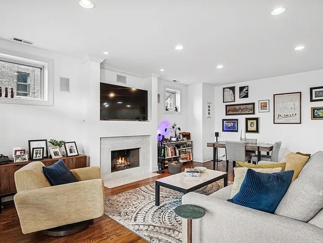 453 N May St, Unit May St. in Chicago, IL - Building Photo - Building Photo